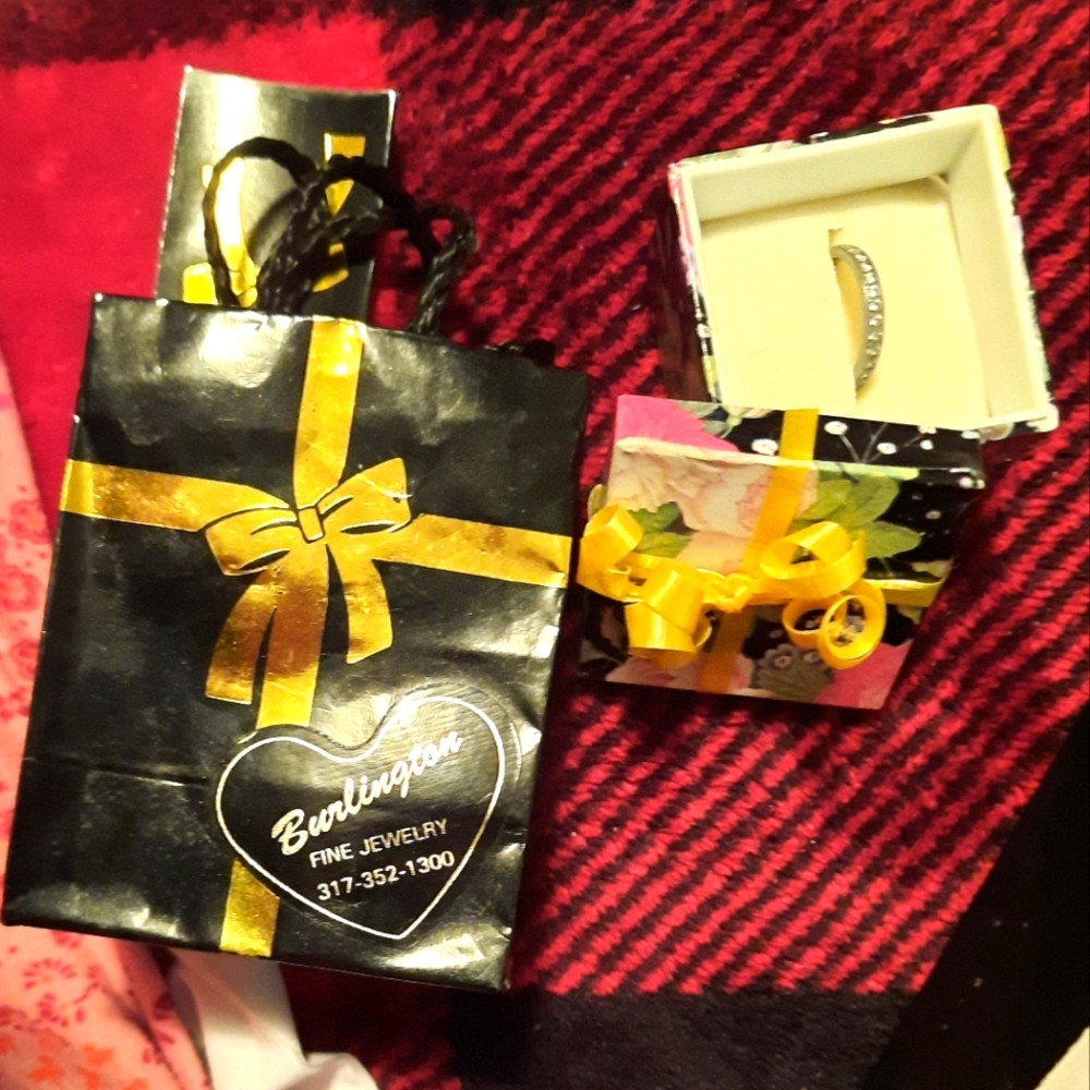 Gorgeous 😍 BIRTHDAY 🎂 OR CHRISTMAS 🎄 GIFT 🎁 RING BOX GIFT BAG & TO/FROM TAG